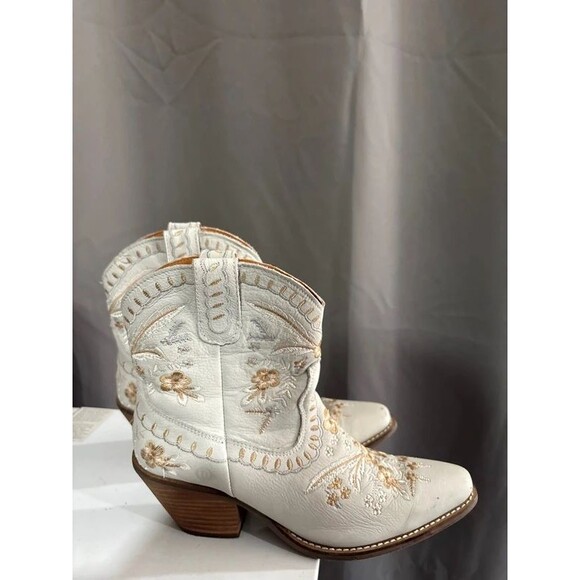Shoes - DINGO women’s Primrose Western Booties snip toe